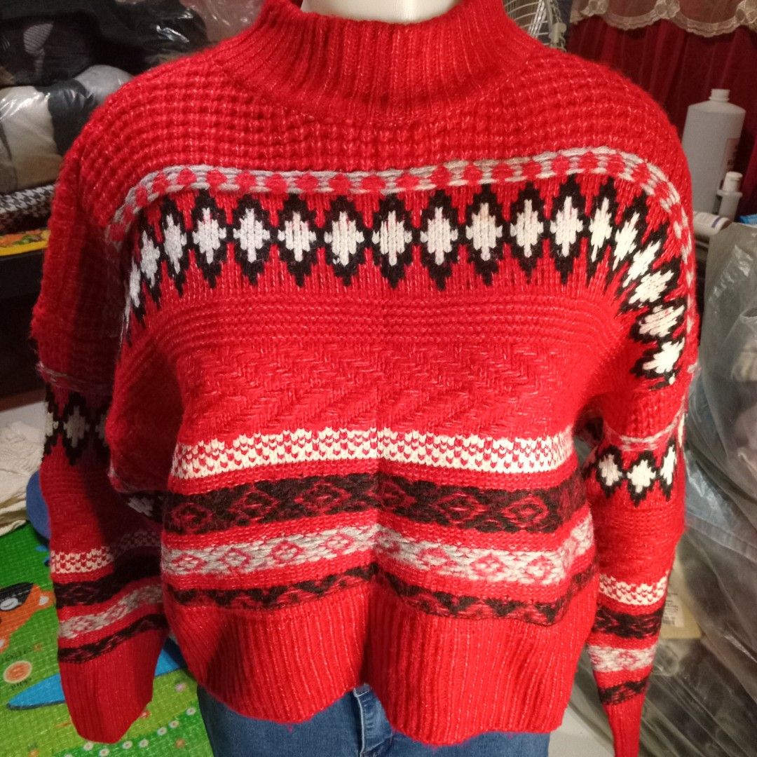 Crop top pull up sweater (Category: Coats, Jackets and Outerwear) located in Angono. Submitted by thrifted.fashionshop (Listing ID 1468452503, Image 1). Description: Fit - medium / large *knitted *close neck *crop top <COLORS MAY VARY DUE TO LIGHTING> MOD : Gcash only COURIER : Jnt / Lalamove REMINDER : Shipping fee ay hindi kasama sa presyo ng item.