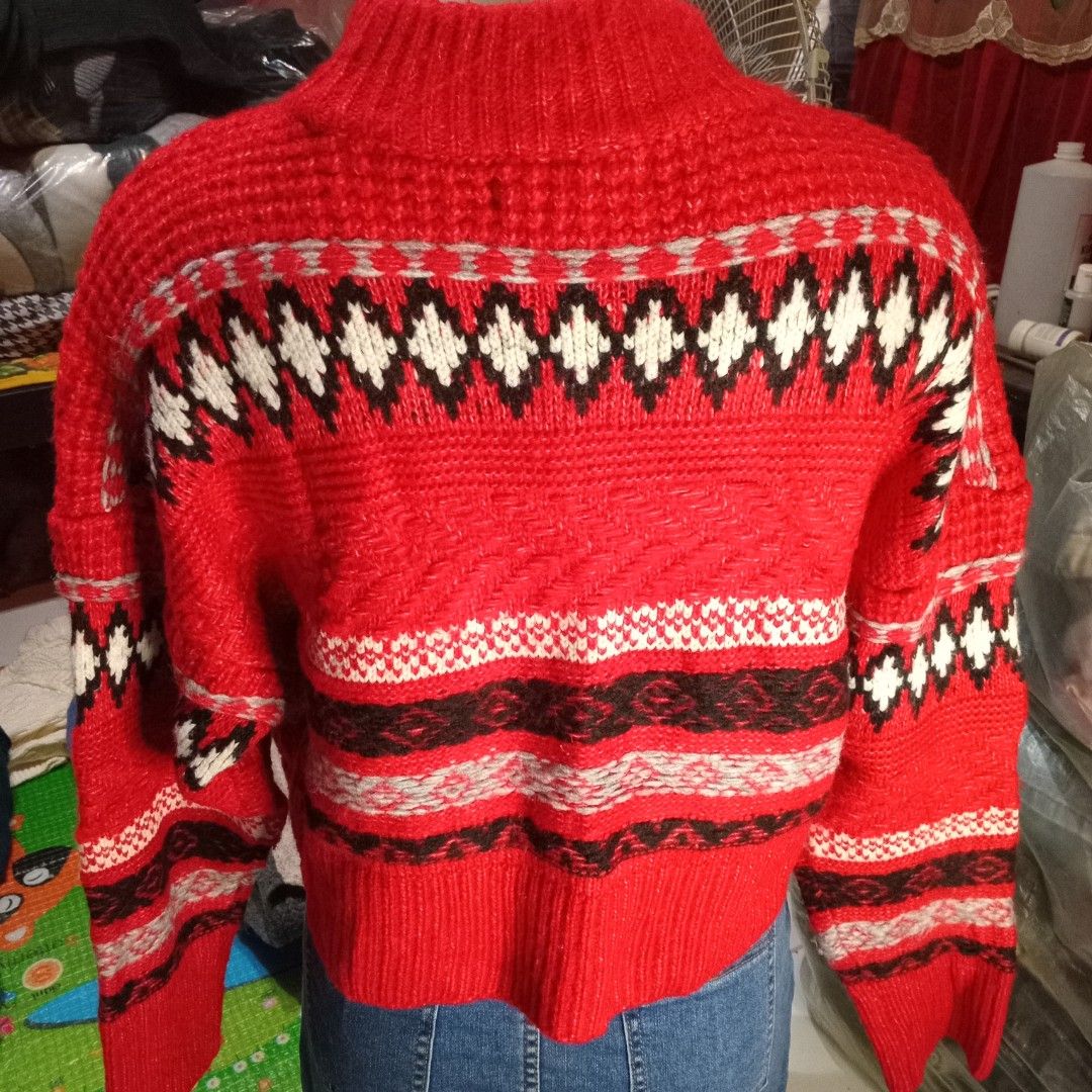 Crop top pull up sweater (Category: Coats, Jackets and Outerwear) located in Angono. Submitted by thrifted.fashionshop (Listing ID 1468452503, Image 2). Description: Fit - medium / large *knitted *close neck *crop top <COLORS MAY VARY DUE TO LIGHTING> MOD : Gcash only COURIER : Jnt / Lalamove REMINDER : Shipping fee ay hindi kasama sa presyo ng item.