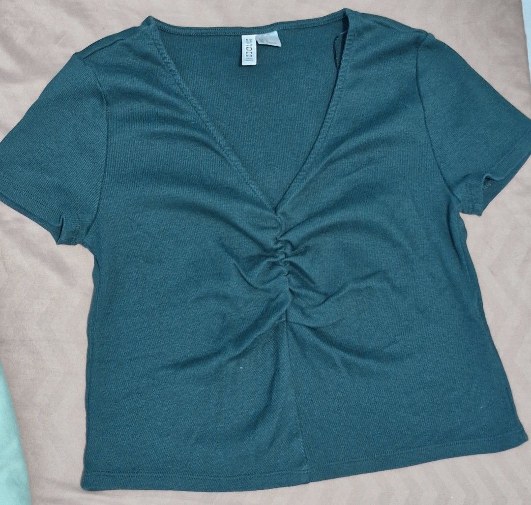 Crop tops (Category: Blouses) located in Pasay City. Submitted by fortuneflow888 (Listing ID 1468391663, Image 2). Description: For Sale- Crop Top Blouses Brand: H&M P 400 pesos only --> Take All + 1 Freebie Crop top << 4+ 1>> Size: Medium - Large.