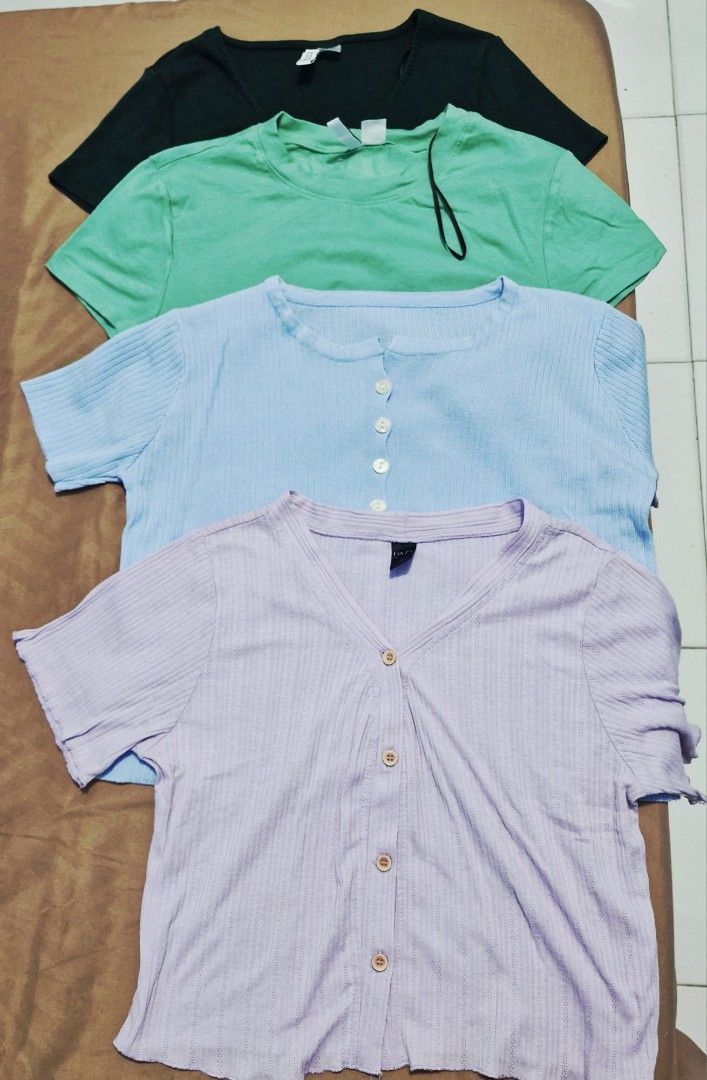 Crop tops (Category: Blouses) located in Pasay City. Submitted by fortuneflow888 (Listing ID 1468391663, Image 1). Description: For Sale- Crop Top Blouses Brand: H&M P 400 pesos only --> Take All + 1 Freebie Crop top << 4+ 1>> Size: Medium - Large.