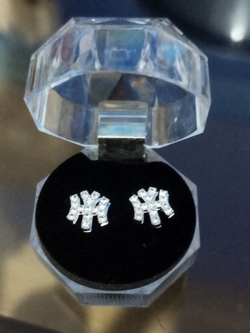 Crystal Rhinestone Stud Earrings Set Various Designs (Category: Earrings) located in Imus. Submitted by dm.pas (Listing ID 1468380705, Image 2). Description: - Set of 4 sparkling crystal rhinestone stud earrings - Features trendy geometric, interlocking C, LA, and NY logo designs - Silver-tone metal with clear, brilliant stones - Each pair includes an individual clear hexagonal box with black velvet lining - Great for mixing up daily looks, styli