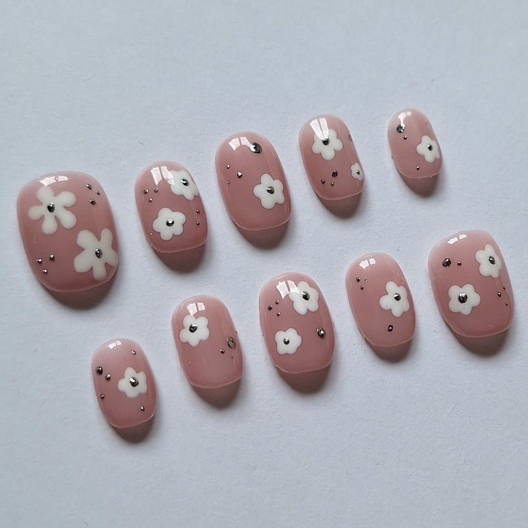 Custom press on nails (Category: Hands & Nails) located in Quezon City. Submitted by luxetips_pressph (Listing ID 1468344992, Image 2). Description: Custom Press On Nails for 250-350php Any shape and length message to order and for inquiries Inclusions: 📌 Nail Prep Kit (Alcohol Pads, Cuticle Pusher, Nail File) 📌 Jelly Glue 📌 Care Card 📌 Press On Nails.
