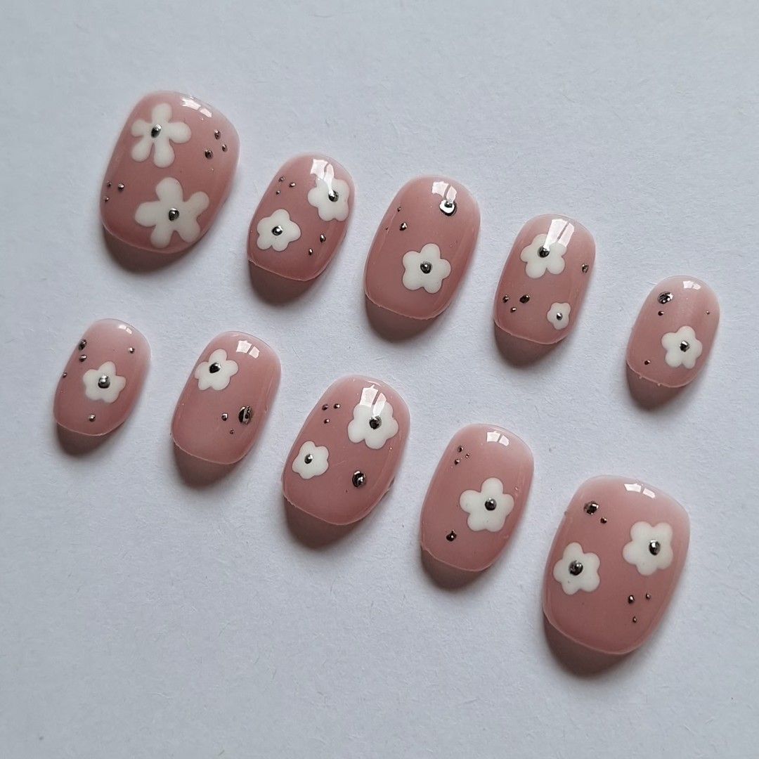Custom press on nails (Category: Hands & Nails) located in Quezon City. Submitted by luxetips_pressph (Listing ID 1468344992, Image 3). Description: Custom Press On Nails for 250-350php Any shape and length message to order and for inquiries Inclusions: 📌 Nail Prep Kit (Alcohol Pads, Cuticle Pusher, Nail File) 📌 Jelly Glue 📌 Care Card 📌 Press On Nails.