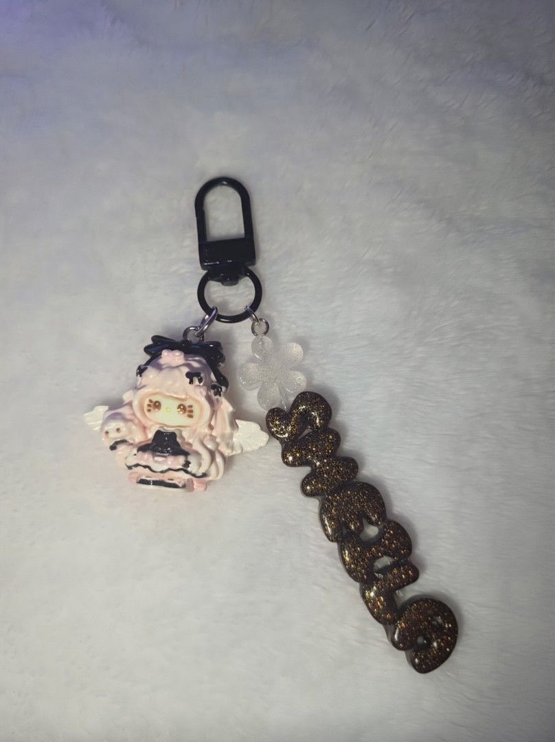 Customize keychain (Category: Everything Else) located in Singapore. Submitted by glitzkeepsake (Listing ID 1468305860, Image 3). Description: Looking for a thoughtful and personal gift? A custom name keychain is the perfect way to add a little extra love! 🎁 Whether it’s for a birthday, anniversary, or just because, this keepsake is simple, stylish, and meaningful. 🔸️ Customise Phone Charms and Bag Charms 🔸️ Dm to order/enquiries. 📌 SG Based 