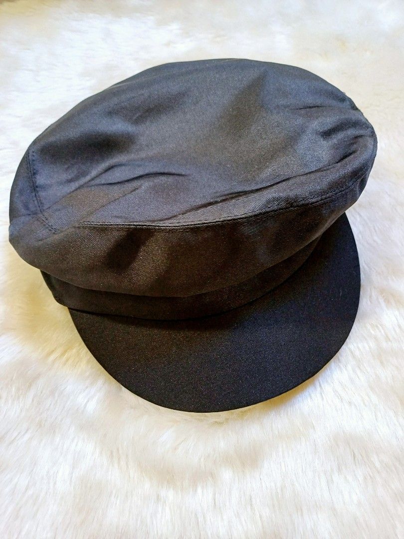 Daiso black cap (Category: Caps & Hats) located in Pasig City. Submitted by eden_online_shop (Listing ID 1468348311, Image 2). Description: Daiso Black Caster Cap / Newsboy Cap Head circumference : 1.83ft (56cm) Material: 100% polyester Unisex.