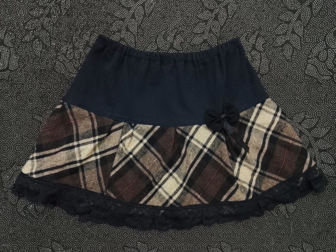 Dark chocolate plaided skirt (Category: Skirts) located in Cotabato. Submitted by winonasallure (Listing ID 1468304703, Image 1). Description: wl:22-32 length:13.