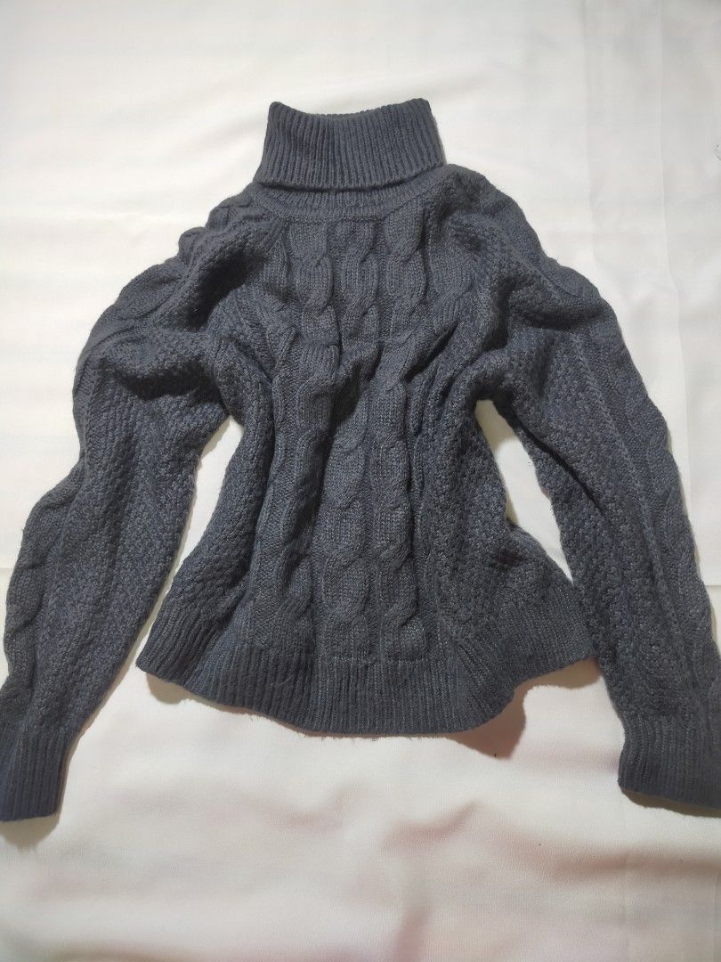 Dark Grey Turtleneck Cable Knit Sweater (Category: Longsleeves) located in Santo Tomas. Submitted by zenzenzennaya (Listing ID 1468378604, Image 1). Description: - Color: Dark Grey - Style: Classic cable knit pattern with thick turtleneck - Fit: Stretchy fabric, cozy long sleeves, and ribbed hem - Condition: Excellent - Perfect for: Cold weather and layering not used L.