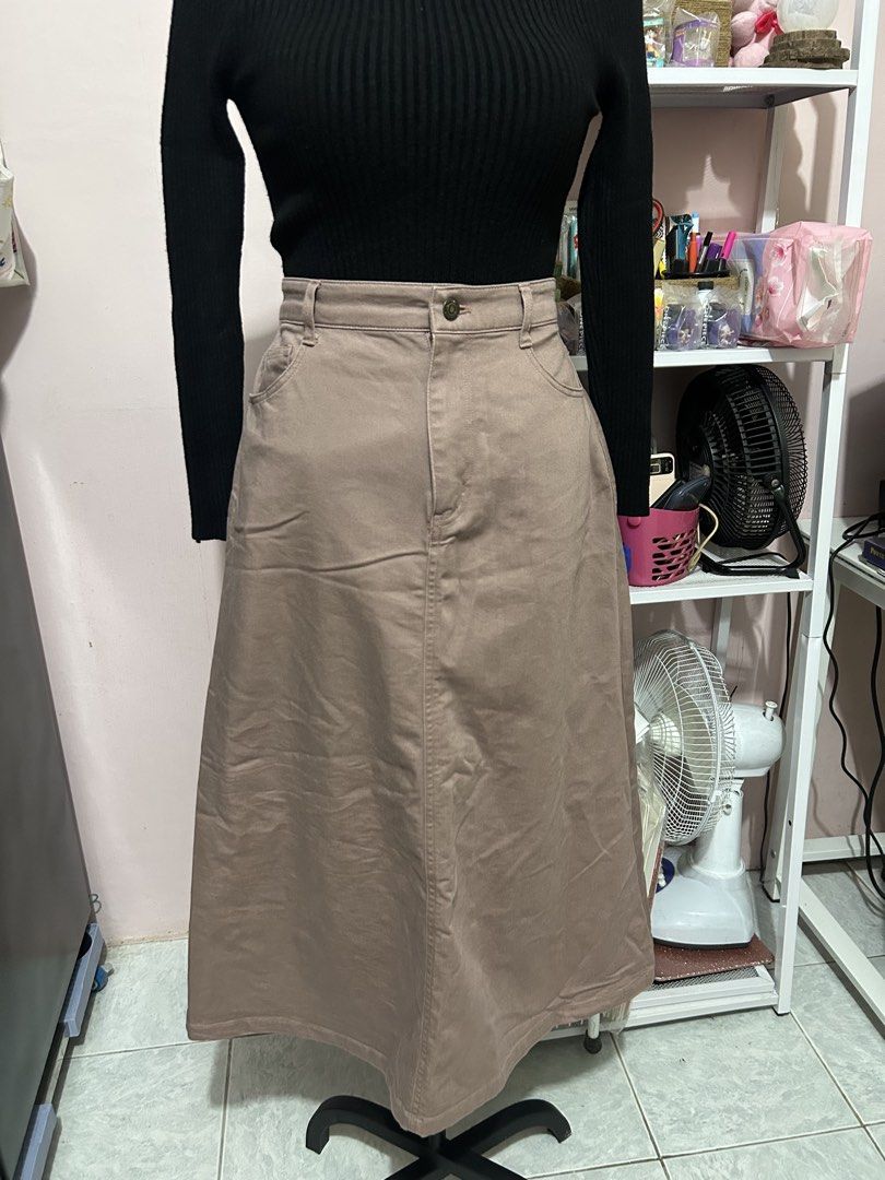 Mauve midi skirt with front pockets and buttons (Category: Skirts) located in Makati City. Submitted by aizy_sell (Listing ID 1468356305, Image 2). Description: - Color: dark pink to dark purplish - Length: Midi - Material: Sturdy, durable cotton - Fit: High waist with a straight silhouette - Closure: Front button closure with belt loops - Pockets: Handy front curved pockets and back patch pockets - Style: Clean stitching details, great versatile