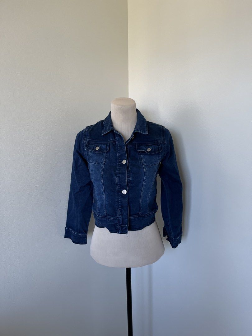 Dark wash cropped denim jacket (Category: Coats, Jackets and Outerwear) located in Mandaluyong City. Submitted by bravedeer.020ad7 (Listing ID 1468367663, Image 1). Description: - Dark blue denim jacket with trendy contrast stitching - Silver-tone metal buttons and structured collar - Two functional chest flap pockets with button closure - Flattering cropped cut that hits at the waist - Long sleeves with button cuffs - Perfect casual layering pie