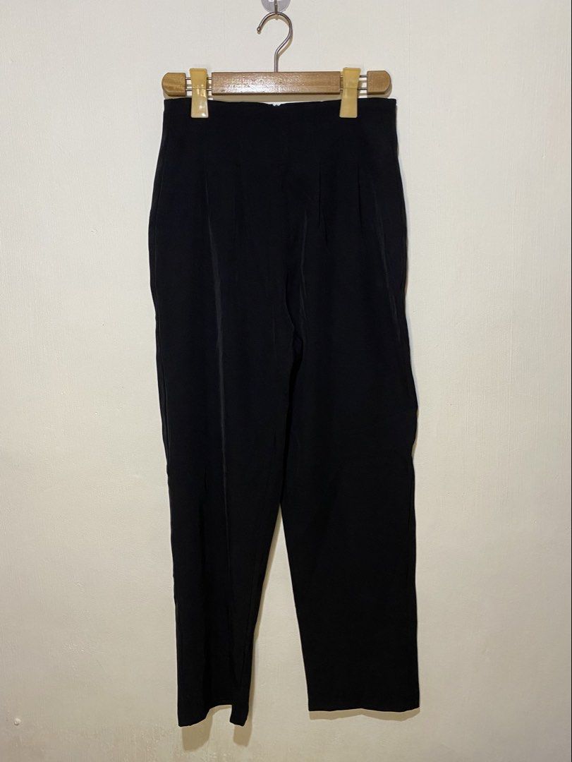 DAZY HW black trouser (available size small& medium) (Category: Other Bottoms) located in General Trias. Submitted by aandrcollections (Listing ID 1464419901, Image 1). Description: SMALL Waist-26-27” Length-37” MEDIUM Waist-28-29” Length-38”.