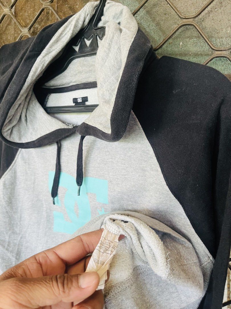 DC Shoes Pullover Hoodie Grey Black Size L (Category: Hoodies) located in Manila. Submitted by athan0800 (Listing ID 1468284373, Image 3). Description: - Brand: DC Shoes - Color: Grey and black with light blue logo - Size: Large - Style: Pullover hoodie with raglan sleeves and kangaroo pocket - Condition: Excellent/Ready to wear - Perfect for: Skateboarding and casual everyday styling.