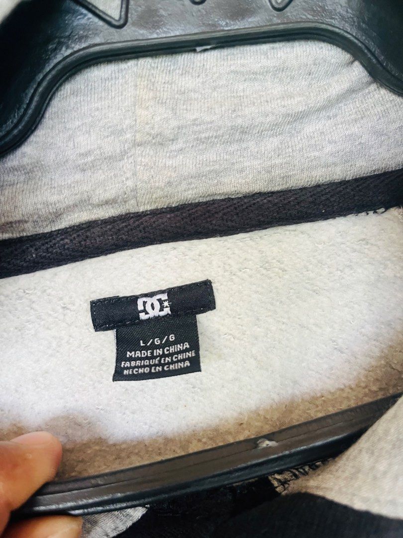 DC Shoes Pullover Hoodie Grey Black Size L (Category: Hoodies) located in Manila. Submitted by athan0800 (Listing ID 1468284373, Image 2). Description: - Brand: DC Shoes - Color: Grey and black with light blue logo - Size: Large - Style: Pullover hoodie with raglan sleeves and kangaroo pocket - Condition: Excellent/Ready to wear - Perfect for: Skateboarding and casual everyday styling.
