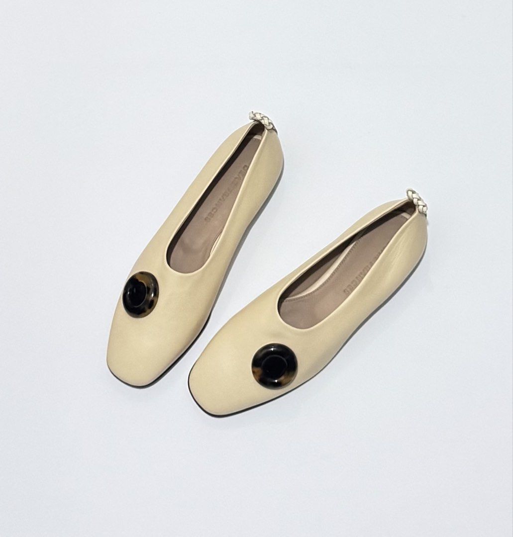 Dearfrances (Category: Flats & Sandals) located in Quezon City. Submitted by byuklph (Listing ID 1468471202, Image 3). Description: Auth💯size36 Excellent condition No inclusion .