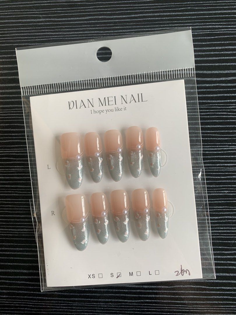 DECLUTTERING 🎀 SMALL SIZE | PRESS ON NAILS (Category: Hands & Nails) located in Cavite. Submitted by kyotibunny (Listing ID 1468365922, Image 2). Description: ♡ Brandnew ♡ Small size ♡ 60 pesos each ☆ Free (1) jelly tabs ☆ Free nail tool kits ♧ Visit my profile for more....
