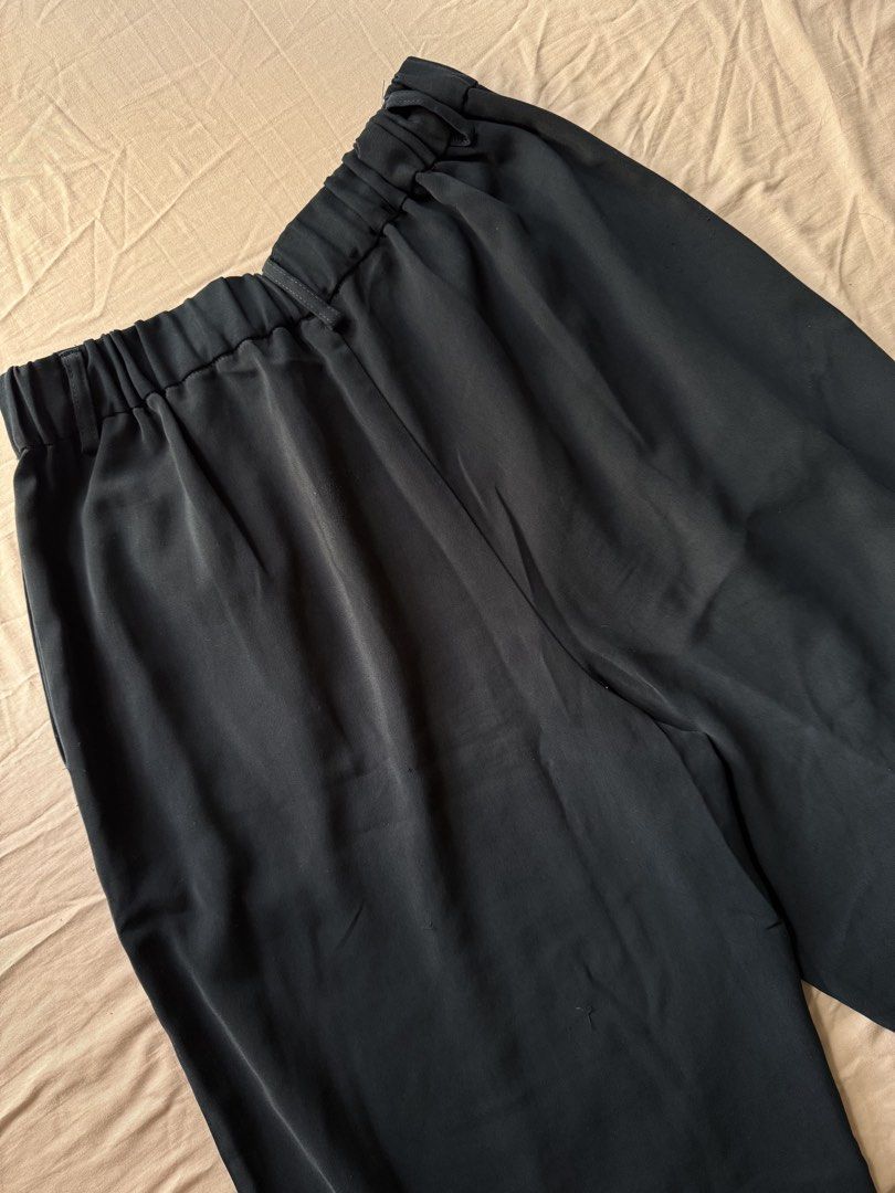 Deep green trouser size 27-30 garterized back (Category: Other Bottoms) located in Mandaluyong City. Submitted by uol77 (Listing ID 1468330337, Image 2). Description: - Color: deep green - Style: Tailored trousers with a pleated front -32 inches in length - Waist: High-waisted with a half elastic band at the back for comfort - Features: Deep side pockets - Fabric: Smooth with a slight drape - Versatility: Ideal for office wear or smart casual dai