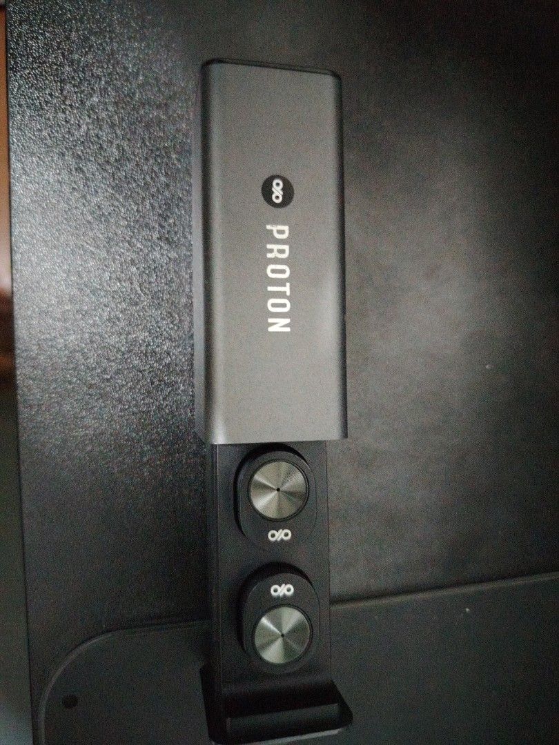 defective Proton Wireless Earbuds with Charging Case (Category: Earphones) located in Makati City. Submitted by jayclutter0976004 (Listing ID 1468419750, Image 1). Description: defective .