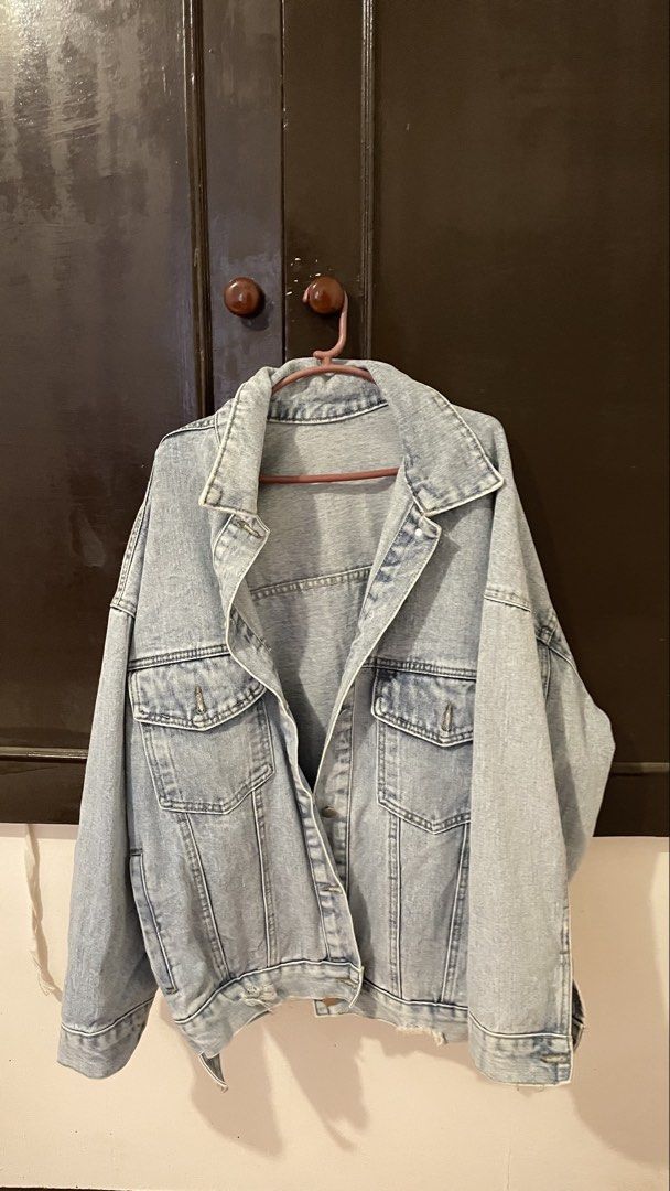 DENIM JACKET (Category: Coats, Jackets and Outerwear) located in Las Pinas. Submitted by gentlelion.b1e53b (Listing ID 1468299381, Image 1). Description: .