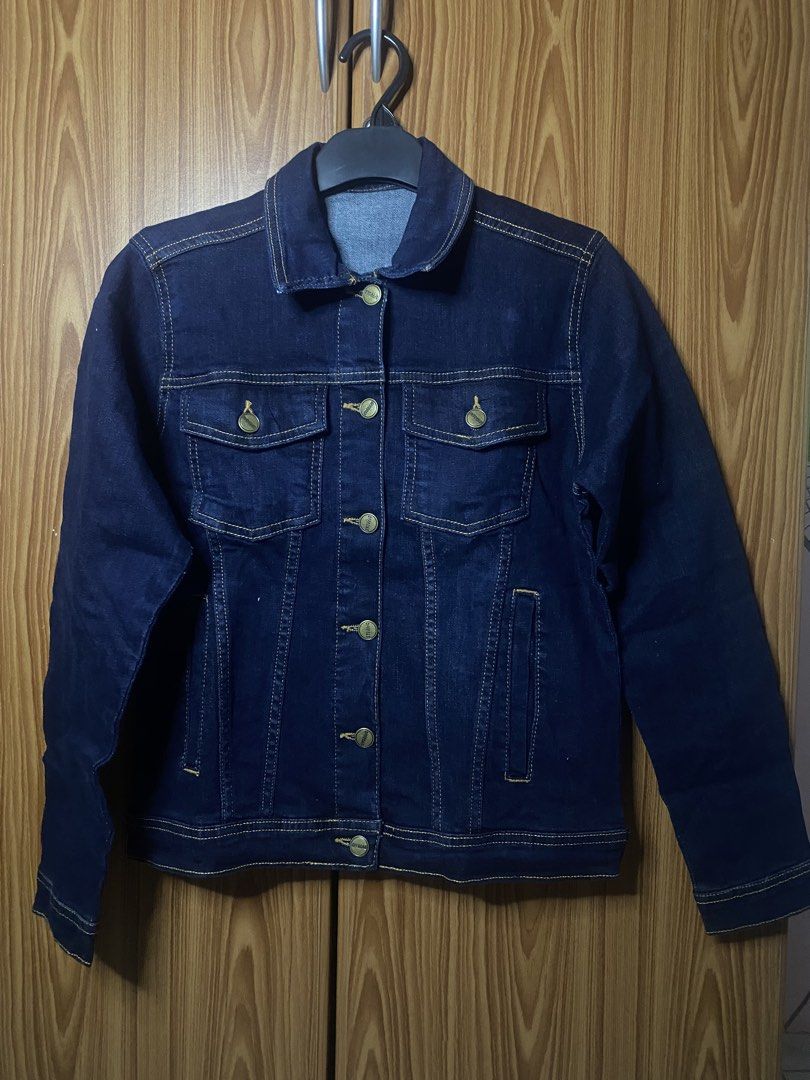 Denim Jacket (Category: Coats, Jackets and Outerwear) located in Calamba. Submitted by gdeclutters_ (Listing ID 1468442297, Image 1). Description: Selling this stylish Offroad denim jacket in dark blue, size S (EUR 36). Super nice fit, classic design with front pockets and brass buttons. Perfect pang-layer for OOTDs or pag malamig sa aircon! Hit me up if interested, pwede meet-up sa SM City Calamba or ship natin! NEVER BEEN USED from KSA RFS: not