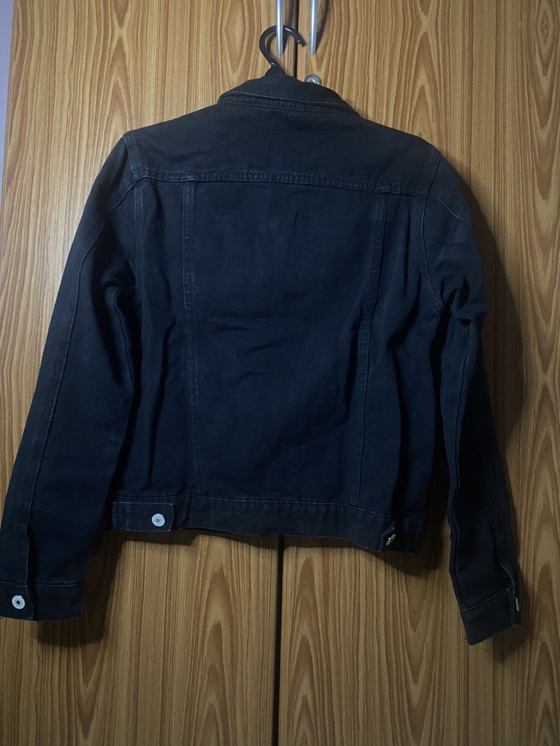 Denim Jacket Black (Category: Coats, Jackets and Outerwear) located in Calamba. Submitted by gdeclutters_ (Listing ID 1468442816, Image 2). Description: Brand New Never been used from KSA RFS: not my style .