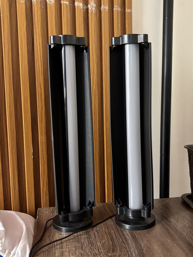 Desktop Dimmable LED Fill Light BarsTri-color (Category: Lighting) located in Mandaluyong City. Submitted by settereels (Listing ID 1468287080, Image 1). Description: - Type: Vertical LED light bars with black housing and stable round bases - Power: USB plug-and-play - Lighting: Bright white light, ideal for monitor backlighting or ambient room decor - Placement: Stands upright on desks, shelves, or tables - Condition: Clean, well-maintained with