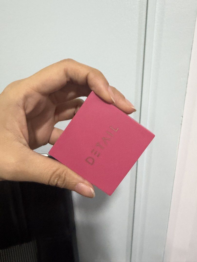 Detail blush (Category: Makeup) located in Quezon City. Submitted by destashingmycloset (Listing ID 1468331260, Image 1). Description: .
