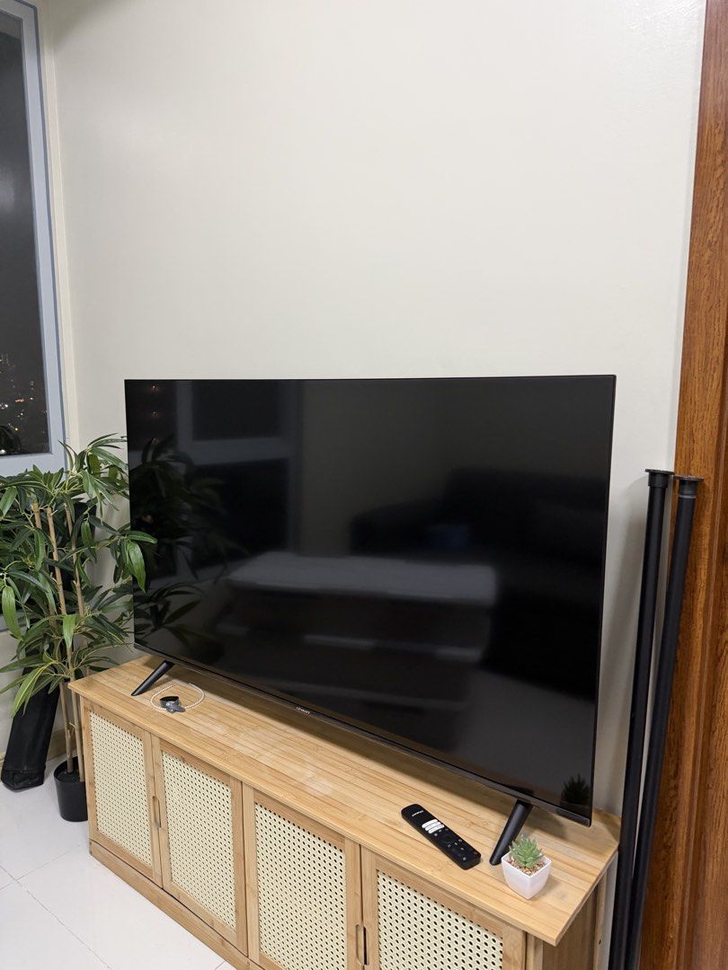 Devant 55" Smart TV - 55UHW201 UHD (Category: TV) located in Pasig City. Submitted by ericaj00 (Listing ID 1468410043, Image 2). Description: Devant 55” Bought last March 2026; only used for YT music mainly. No issues at all Price is negotiable Location: Oranbo, Pasig.