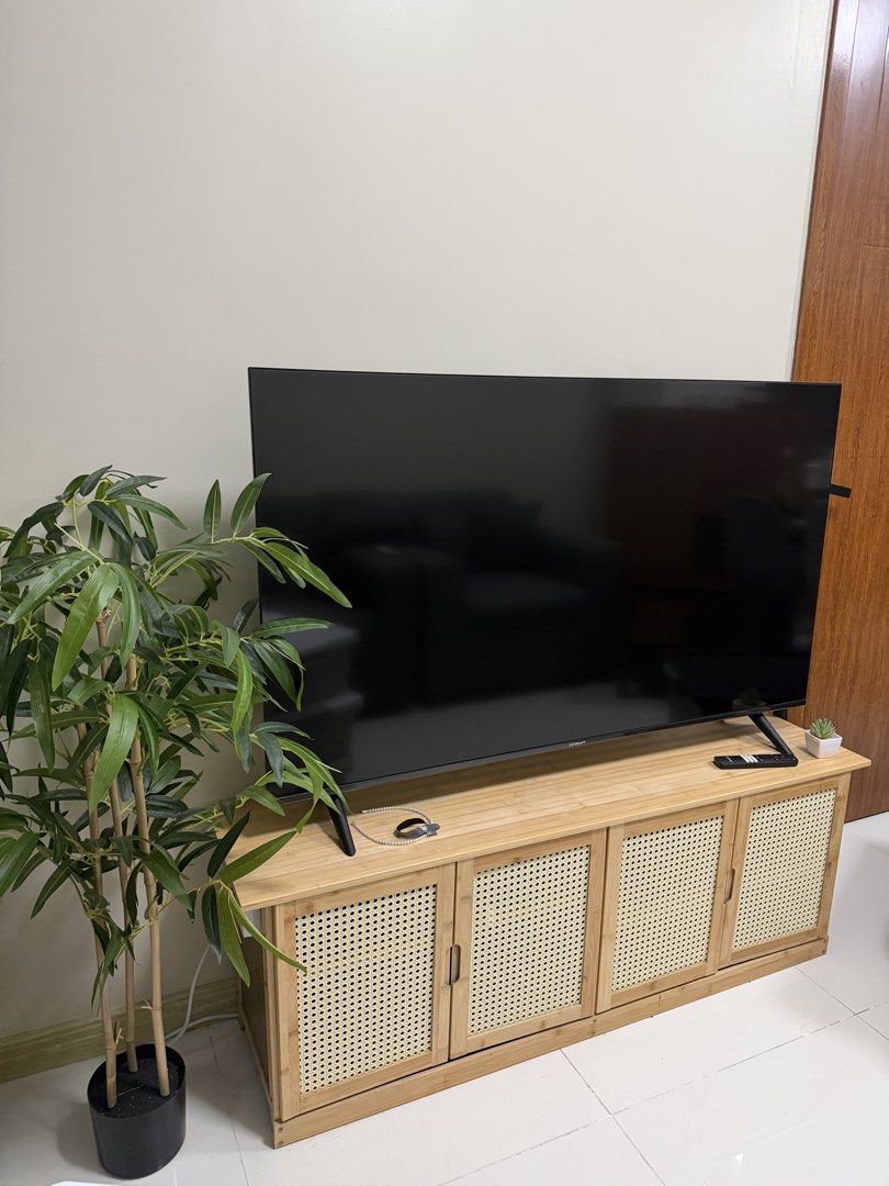 Devant 55" Smart TV - 55UHW201 UHD (Category: TV) located in Pasig City. Submitted by ericaj00 (Listing ID 1468410043, Image 1). Description: Devant 55” Bought last March 2026; only used for YT music mainly. No issues at all Price is negotiable Location: Oranbo, Pasig.
