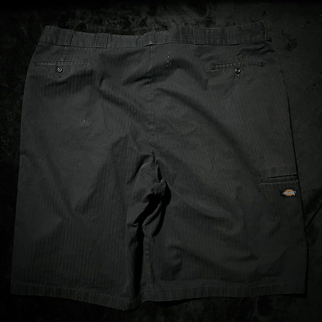 DICKIES BLACK STRIPES DOUBLE PATCH (Category: Shorts) located in Orani. Submitted by pulverize_tht_ho3 (Listing ID 1468309918, Image 3). Description: dimes: 46x26x15 condition: 8.5/10 flaw/s: repaired hole/pinholes/scratches check slides for the details .