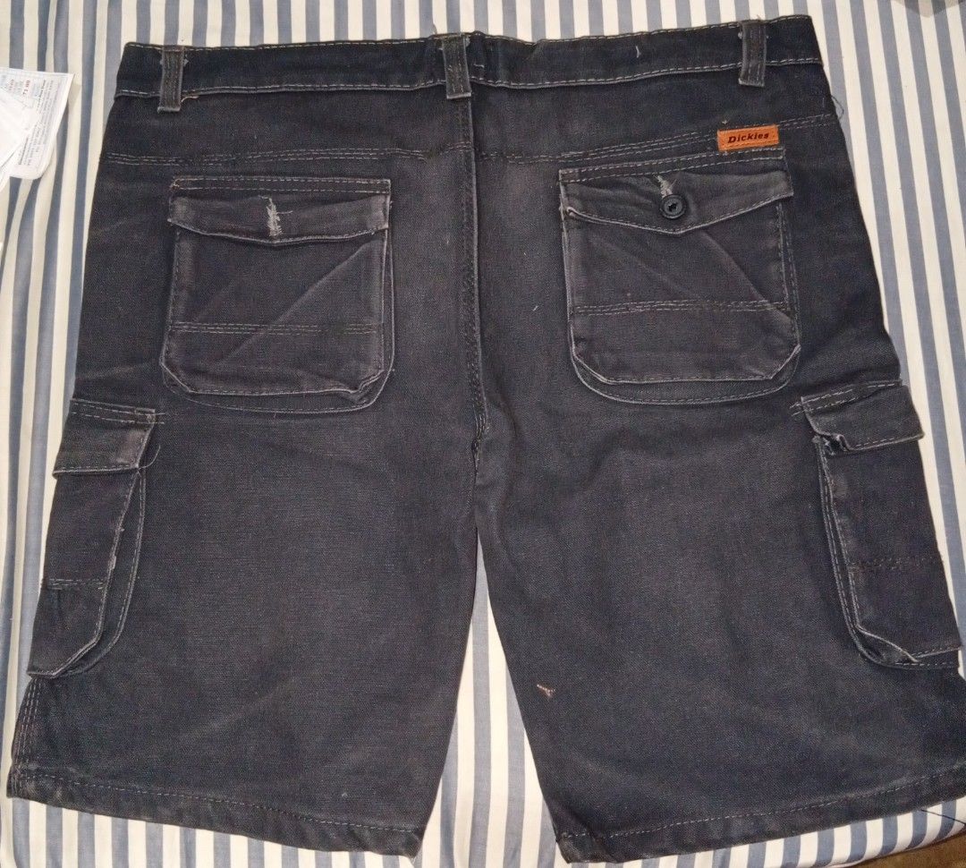 Dickies Cargo Navy Denim s-36 (Category: Shorts) located in Buhi. Submitted by thriftmehard (Listing ID 1468290727, Image 2). Description: .