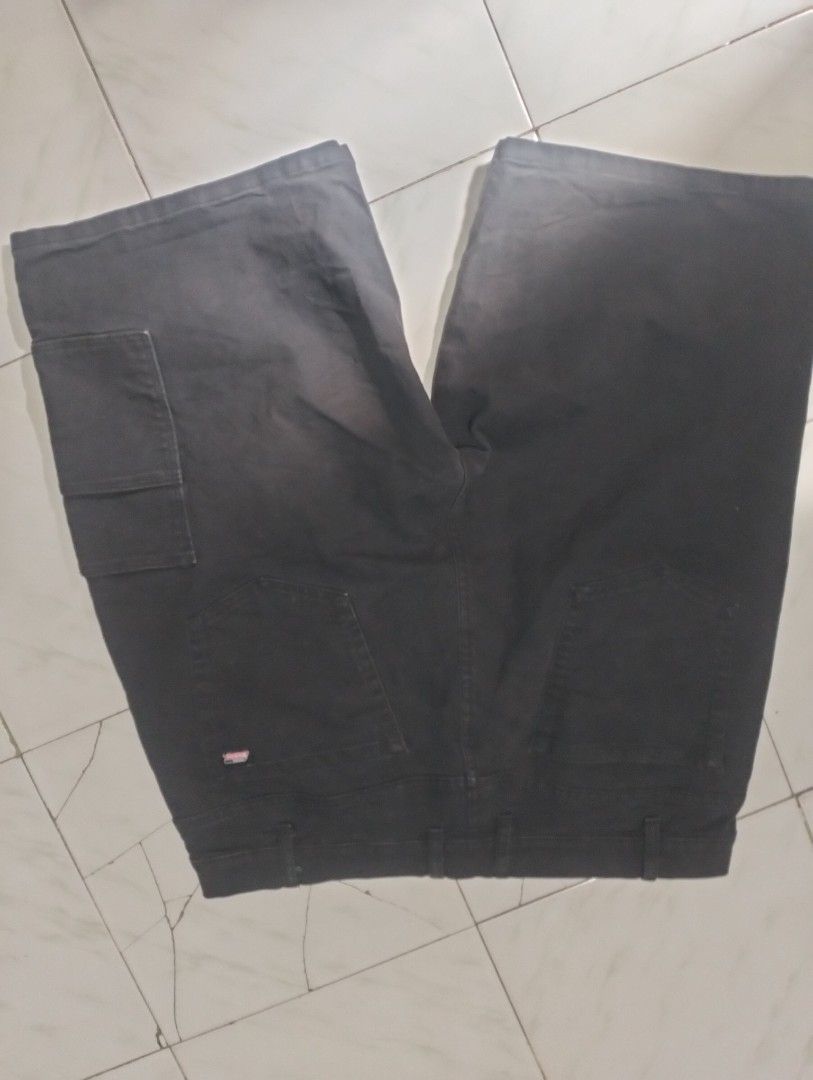 Dickies Cargo Shorts black (Category: Shorts) located in Manila. Submitted by stotch (Listing ID 1468294280, Image 2). Description: 36w 23l 11hem - Brand: Dickies - Color: black - Material: Heavy-duty canvas - Features: Side utility pockets, standard back pockets with classic logo patch - Extras: Deep pockets, sturdy belt loops, and heavy-duty stitching - Condition: Excellent / Ready to wear - Perfect for daily use or workwear.