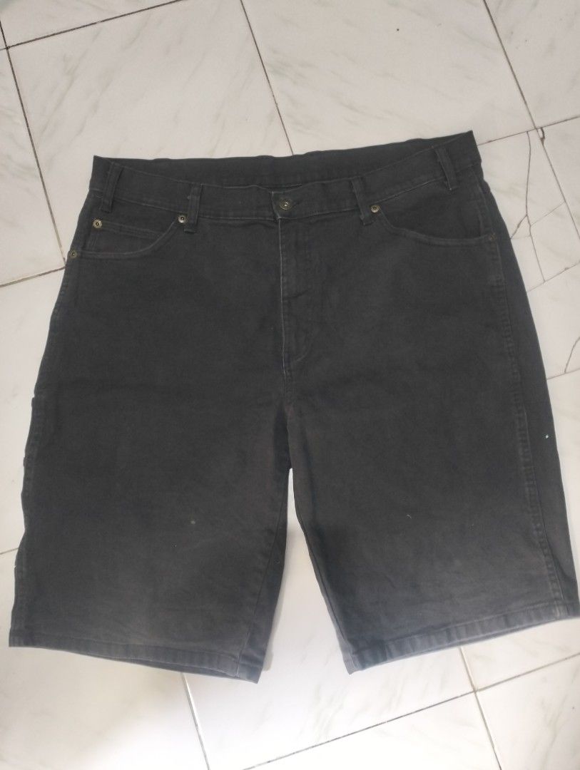 Dickies Cargo Shorts black (Category: Shorts) located in Manila. Submitted by stotch (Listing ID 1468294280, Image 1). Description: 36w 23l 11hem - Brand: Dickies - Color: black - Material: Heavy-duty canvas - Features: Side utility pockets, standard back pockets with classic logo patch - Extras: Deep pockets, sturdy belt loops, and heavy-duty stitching - Condition: Excellent / Ready to wear - Perfect for daily use or workwear.