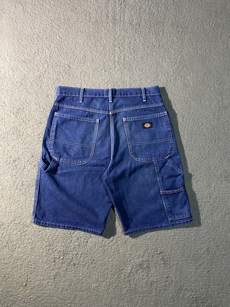 DICKIES CARPENTER (Category: Shorts) located in Tandag. Submitted by vncntmrcllns (Listing ID 1468320268, Image 1). Description: DICKIES CARPENTER Width: 32-33 Length: 31 -Excellent Condition -Already wash -Color rate 10/10 All details are visible in the picture Please check each photo.