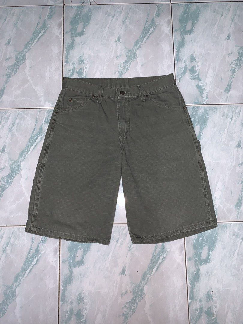 Dickies carpenter short (Category: Shorts) located in Pasig City. Submitted by thriftnflip1600 (Listing ID 1468463140, Image 2). Description: 30 on tag Width: 15.5” Length: 20.5” Leg opening: 11” Color rate: 9/10 Condition: 9/10 No issue/s.