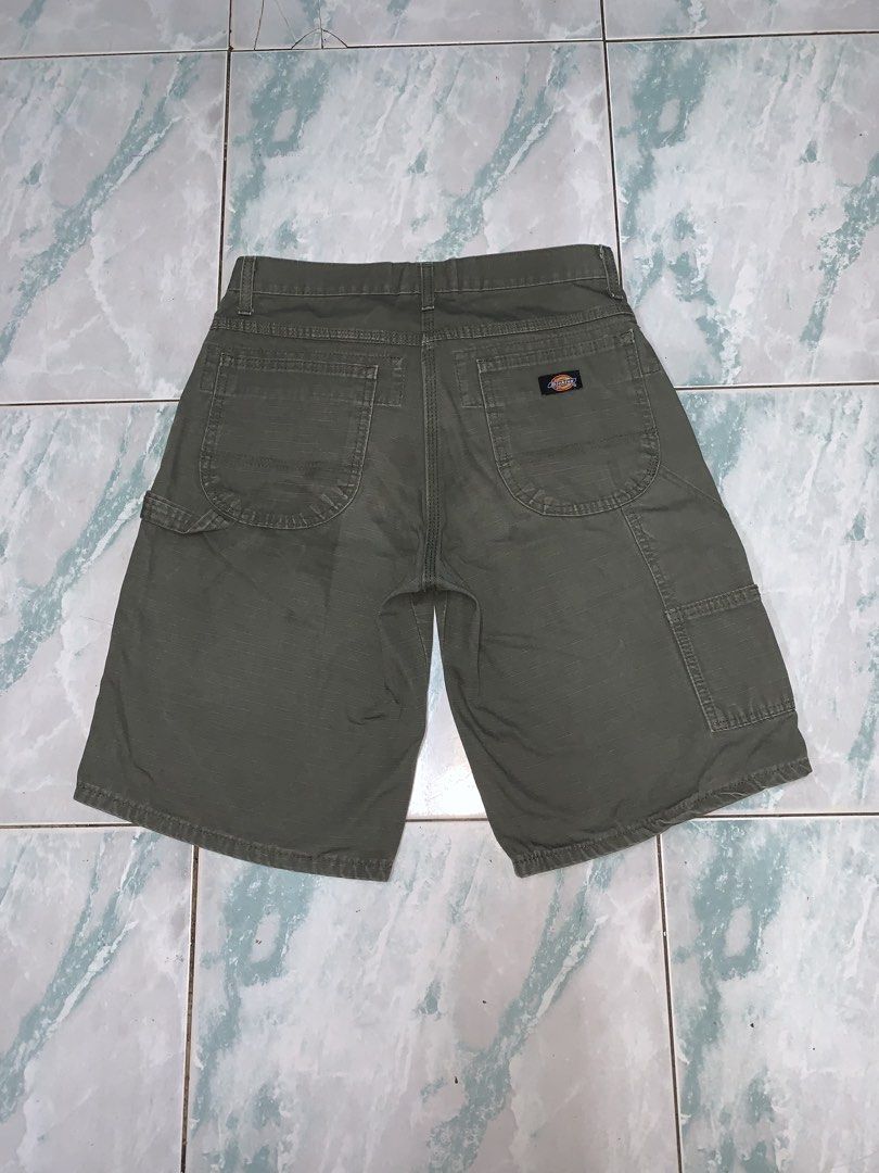 Dickies carpenter short (Category: Shorts) located in Pasig City. Submitted by thriftnflip1600 (Listing ID 1468463140, Image 1). Description: 30 on tag Width: 15.5” Length: 20.5” Leg opening: 11” Color rate: 9/10 Condition: 9/10 No issue/s.