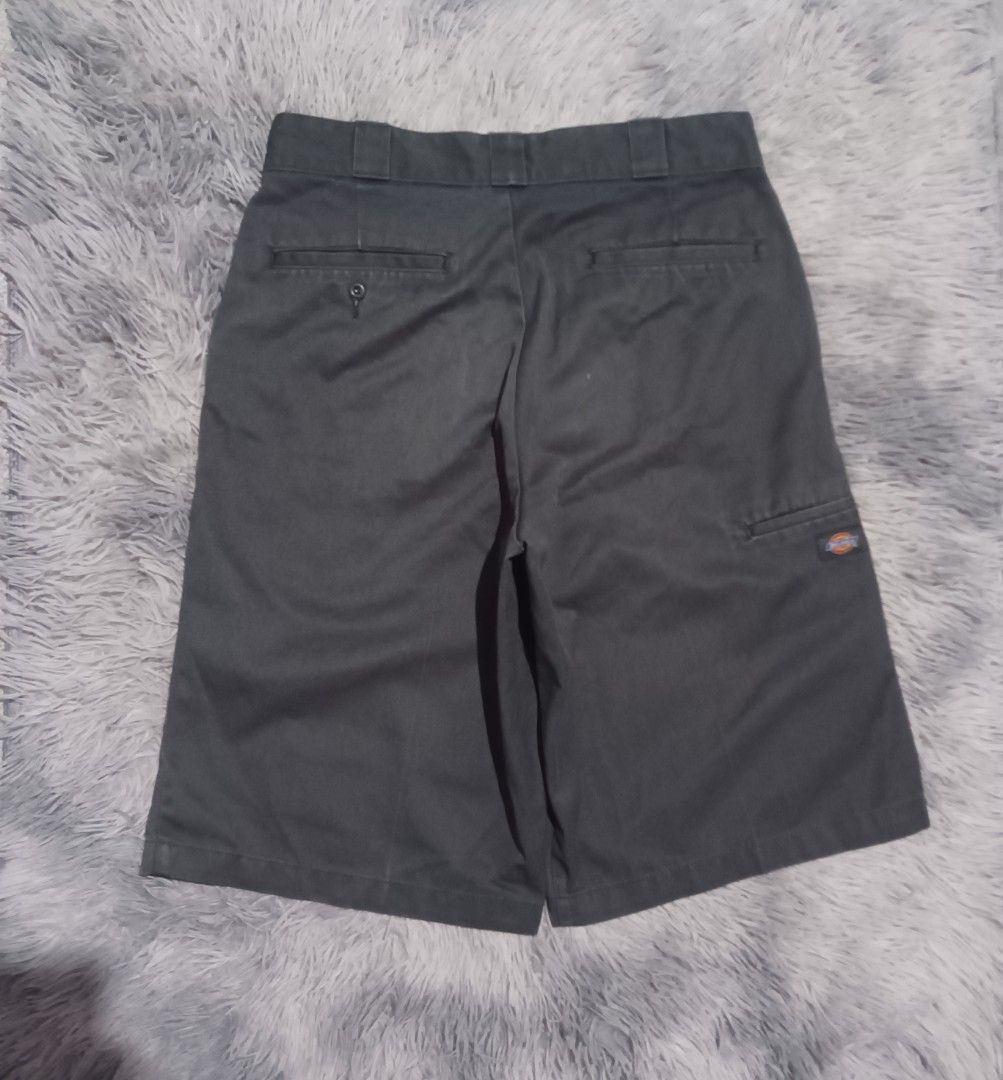 Dickies Charcoal Gray Cargo Work Shorts (Category: Shorts) located in Orani. Submitted by haydenfria26042 (Listing ID 1468323026, Image 2). Description: - Brand: Dickies Size📐 Waist 33 Length 24 Thigh 14 Hem 13 Good condition Ready to use - Color: Dark charcoal gray - Fabric: Durable, sturdy twill - Features: Side utility pocket with classic logo patch, zip fly with hook and bar closure, dual back welt pockets (one with button closure) - Conditi