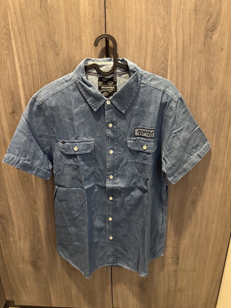 Dickies Denim Short Sleeve Shirt (Category: Tshirts & Polo Shirts ) located in Taguig. Submitted by kittychum (Listing ID 1468324489, Image 1). Description: Size: Medium Regular Fit Soft Denim.