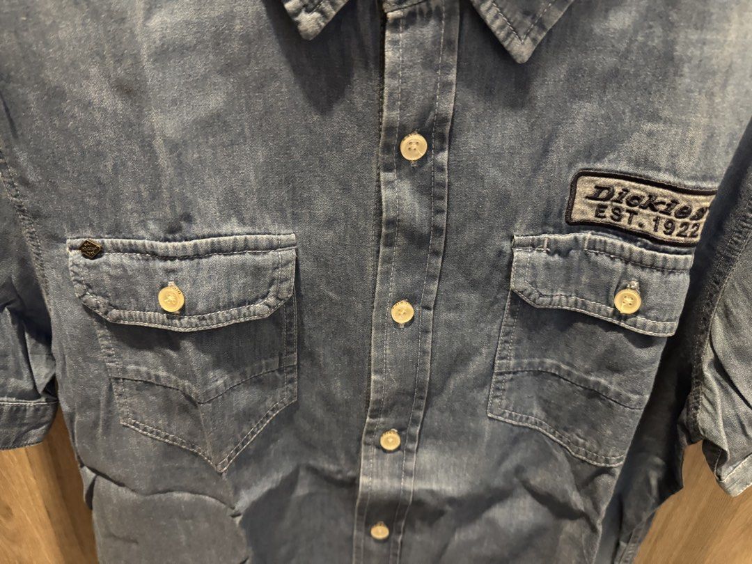 Dickies Denim Short Sleeve Shirt (Category: Tshirts & Polo Shirts ) located in Taguig. Submitted by kittychum (Listing ID 1468324489, Image 3). Description: Size: Medium Regular Fit Soft Denim.