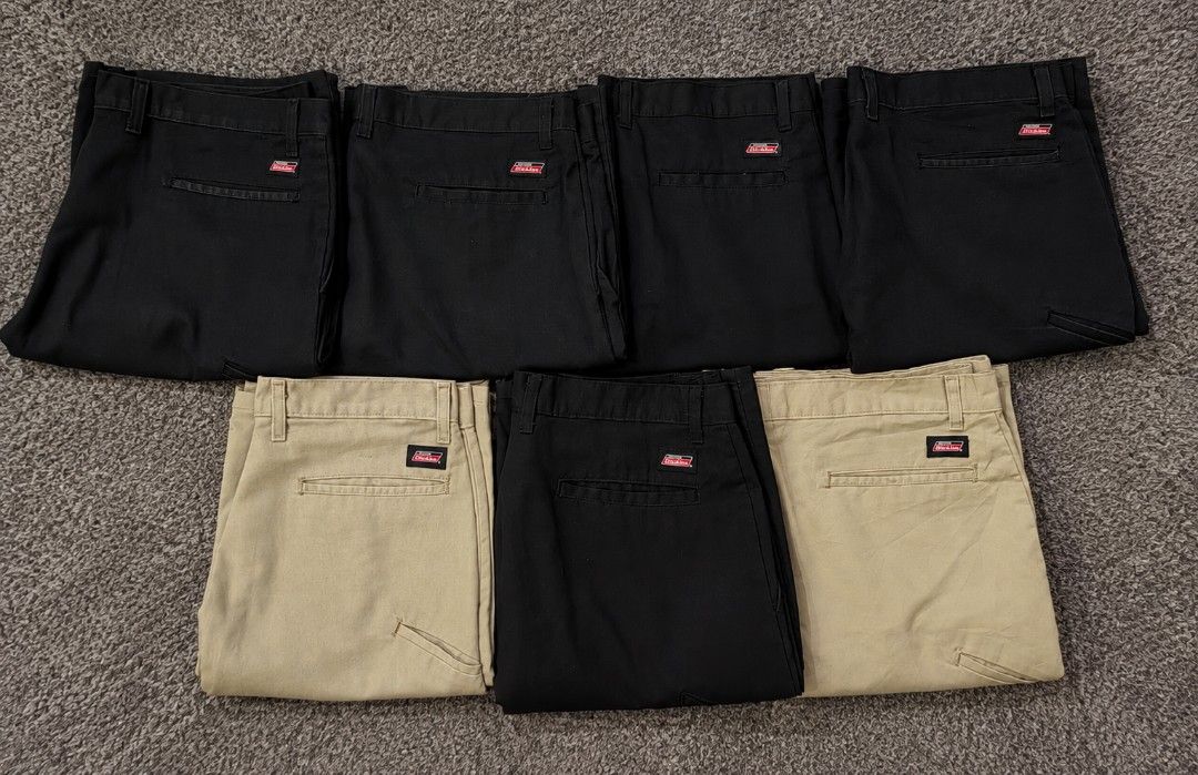 Dickies Genuine Bundle (7PCS) (Category: Shorts) located in Legazpi City. Submitted by livedolphin_68dee2 (Listing ID 1468410154, Image 1). Description: 1 pc size 30 khaki 1 pc size 40 khaki 1 pc size 34 blk 2 pcs size 38 blk 2 pcs size 36 blk.