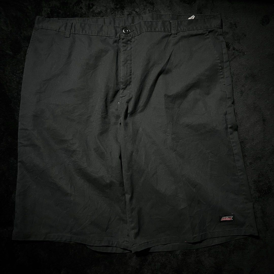 DICKIES GENUINE DOUBLE PATCH (Category: Shorts) located in Orani. Submitted by pulverize_tht_ho3 (Listing ID 1468309244, Image 2). Description: dimes: 44x25x14 condition: 10/10 flaw/s: none check slides for the details.