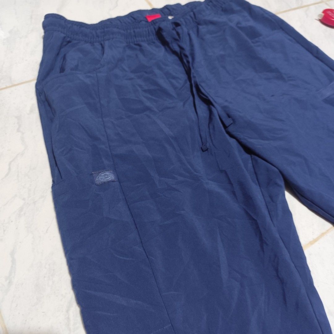 Dickies Scrub Pants Unisex Large (Category: Everything Else Others) located in Manila. Submitted by buyybustt (Listing ID 1468409481, Image 2). Description: Size Large 30-34 Length 36 Unisex Multi Pocket.
