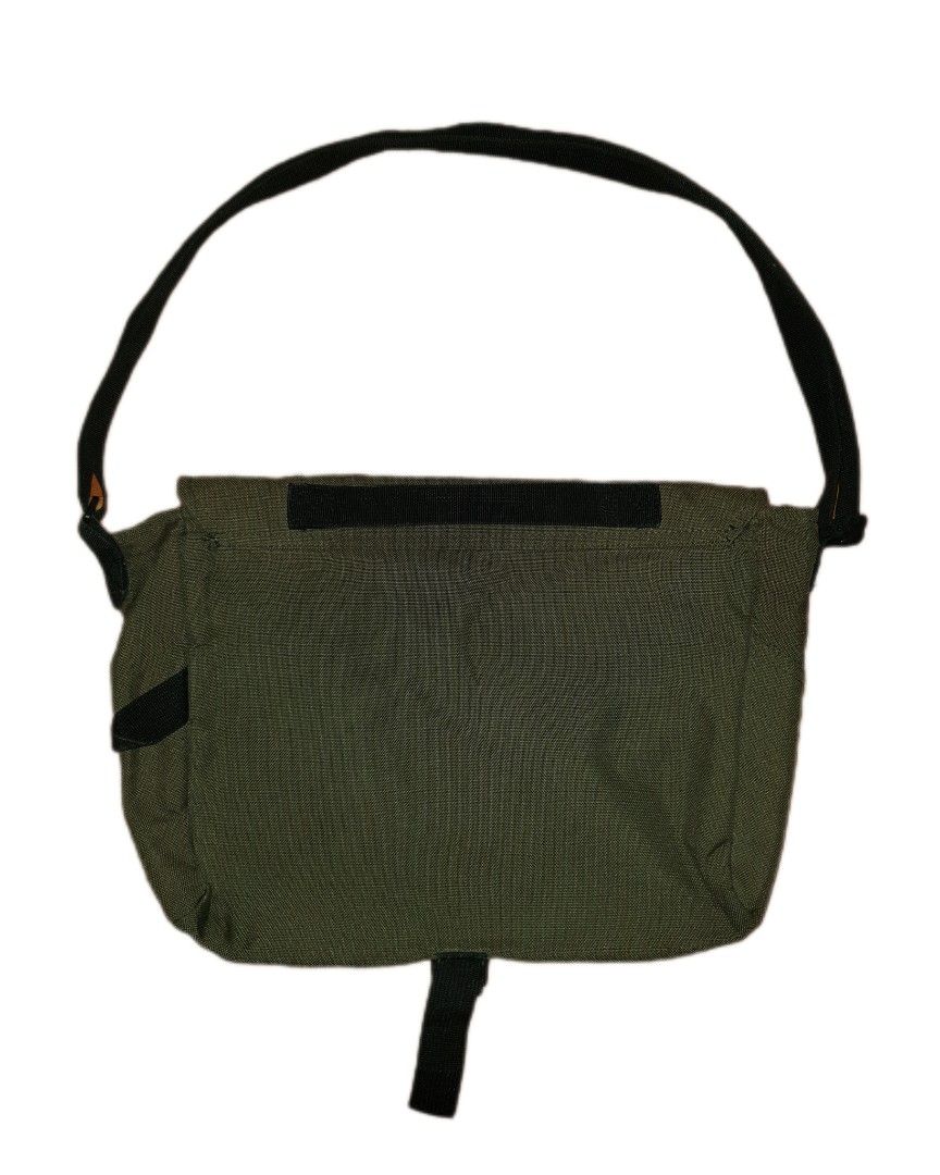 Dickies Sling Bag (Category: Sling Bags) located in Bani. Submitted by thriftmaggots.ph (Listing ID 1468370546, Image 2). Description: Dickies Sling Bag Claim for 500php + Shipping fee Vgood condition Used but not abused 9/10 Condition & Color Payment first via gcash/maribank Pass to cod/cop Location Pangasinan, luzon.