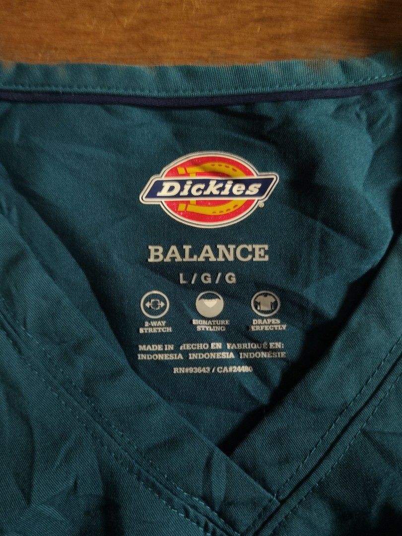 Dickies srub top (Category: Activewear) located in Santa Cruz. Submitted by mark_grimaldo (Listing ID 1468314125, Image 2). Description: Dickies 2way stretch ✅Size: L (21 x 27) ✅P 350+sf ✅Excellent condition Laguna Area DM 📩📩📩.