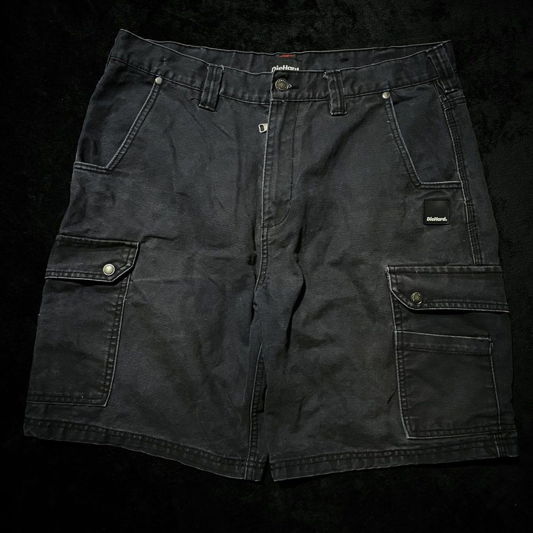 DIEHARD CARHARTT MATERIAL HEAVY MASSIVE CARGO JORTS (Category: Shorts) located in Orani. Submitted by pulverize_tht_ho3 (Listing ID 1468310351, Image 2). Description: dimes: 38x21.5x13 condition: 9.8/10 flaw/s: check slides check slides for the details .