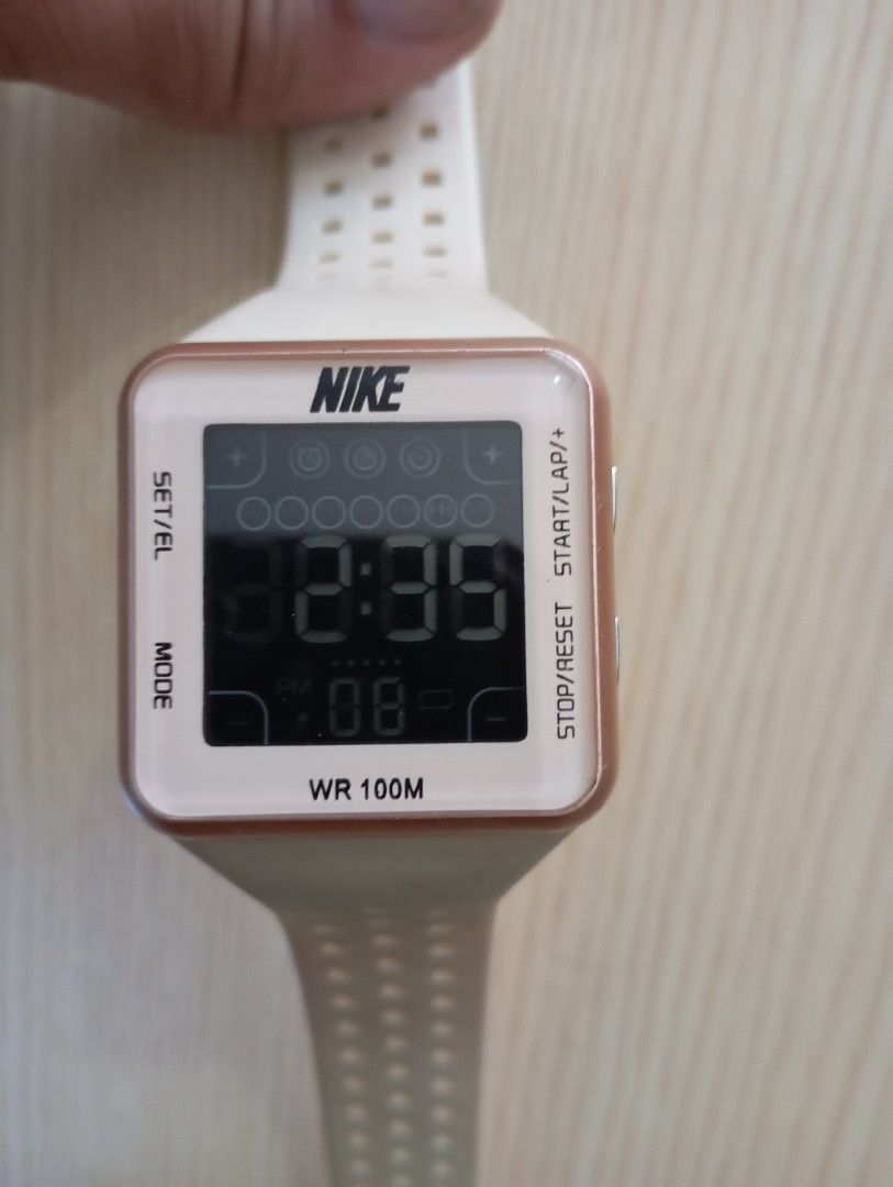 Digital watch (Category: Women's Watches) located in Las Pinas. Submitted by quick_deals_great_finds2 (Listing ID 1468334434, Image 3). Description: Good working condition with battery.