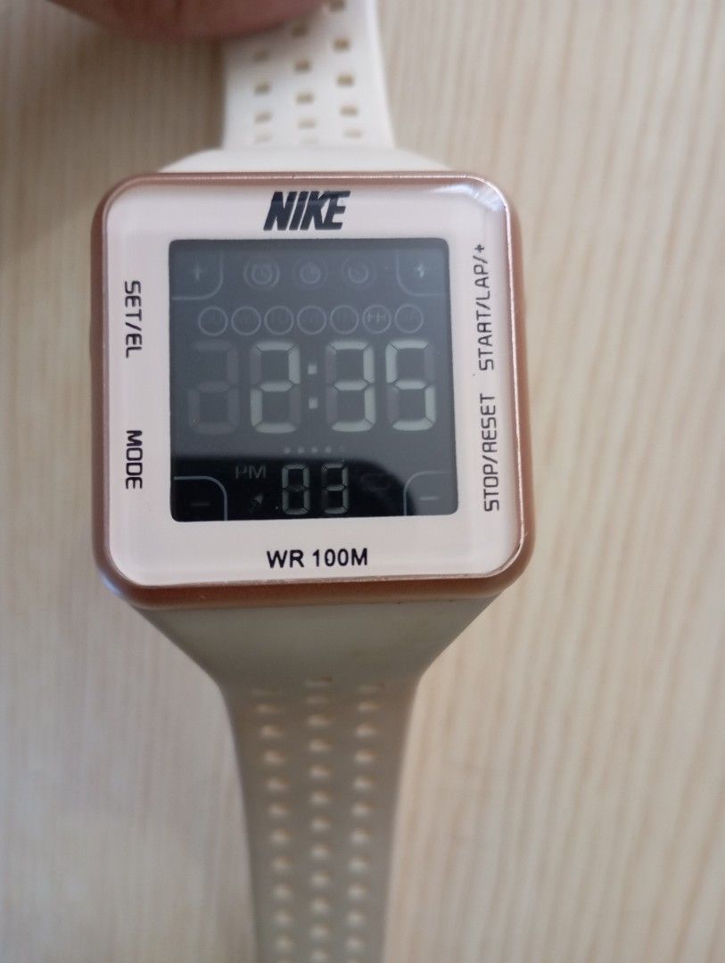 Digital watch (Category: Women's Watches) located in Las Pinas. Submitted by quick_deals_great_finds2 (Listing ID 1468334434, Image 1). Description: Good working condition with battery.