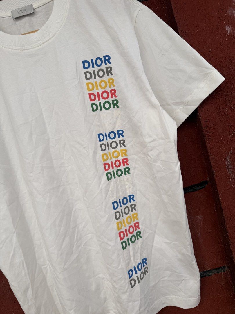 Dior (Category: Tshirts & Polo Shirts ) located in Baguio. Submitted by mardimercredi14 (Listing ID 1468335037, Image 2). Description: 🔥 Dior Dimensions: 22.5*28 Condition: excellent Color Rate: 10 ❌ none.