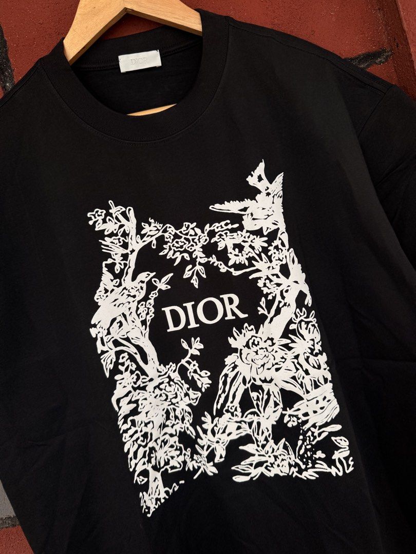 Dior (Category: Tshirts & Polo Shirts ) located in Baguio. Submitted by mardimercredi14 (Listing ID 1468335210, Image 2). Description: 🔥 Dior Dimensions: 23*28 Condition: excellent Color Rate: 10 ❌ none.