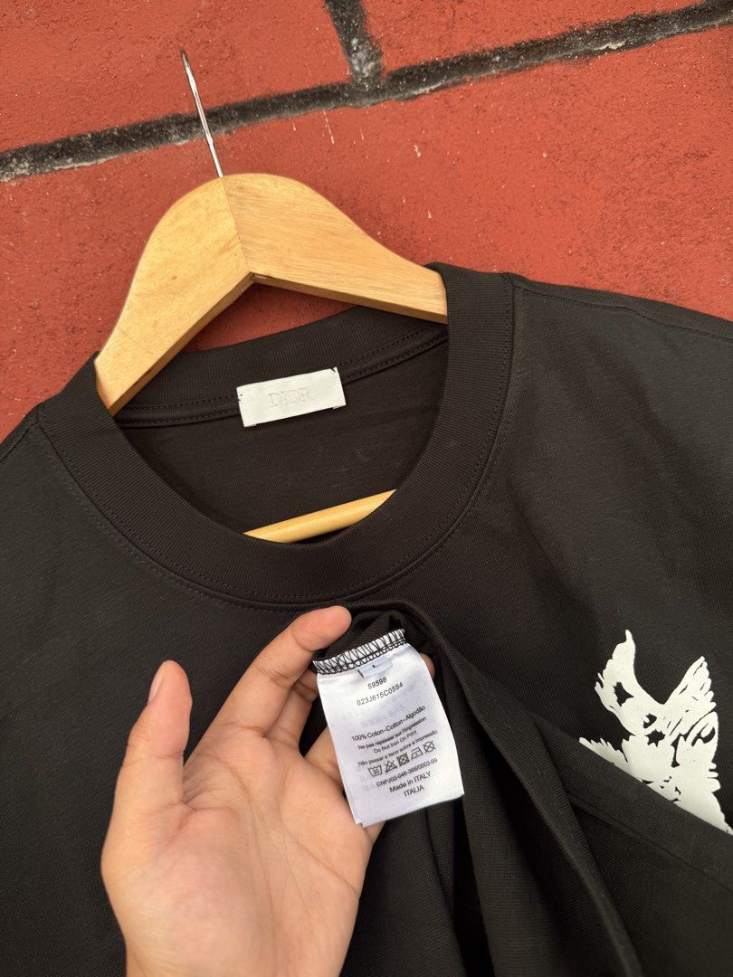 Dior (Category: Tshirts & Polo Shirts ) located in Baguio. Submitted by mardimercredi14 (Listing ID 1468335210, Image 3). Description: 🔥 Dior Dimensions: 23*28 Condition: excellent Color Rate: 10 ❌ none.