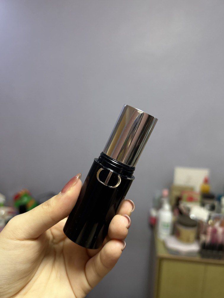 Dior Forever Skin Glow Hydrating Foundation Stick (Category: Makeup) located in Quezon City. Submitted by openstorage (Listing ID 1443519984, Image 3). Description: Shade : 2N - used 3 times, no direct contact with face. Just brush. RFS: shade match not for me - Achieve a natural, radiant glow with Dior Forever Skin Glow foundation stick. - Enjoy a long-wearing and hydrating formula. - Available in multiple shades to perfectly match your skin ton