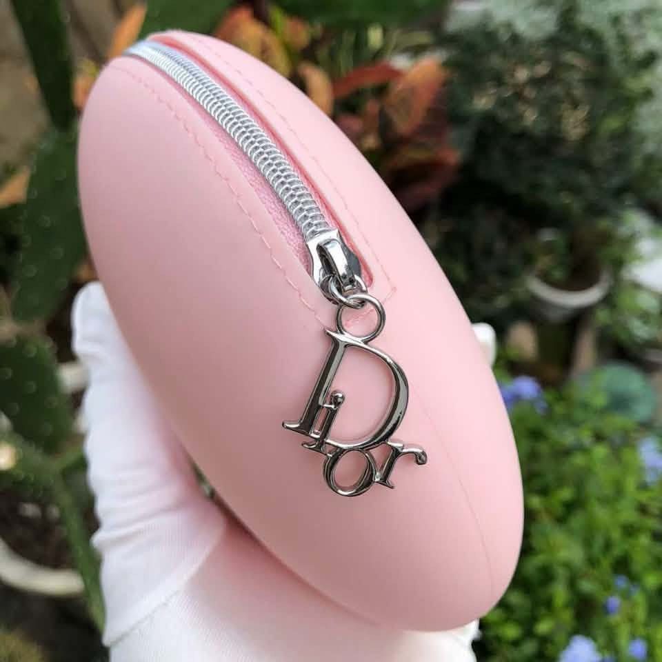 Dior Pink Jelly Pouch (Category: Purses & Pouches) located in Taytay. Submitted by angeltyyyy (Listing ID 1468296713, Image 2). Description: sellingg this Dior pink jelly pouch, ang cute nitooo 💗 loc: taytay, rizal (can also ship from QC and Pasay, depending on sched 💗).